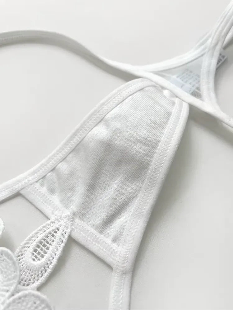 Romy — String dentelle graphique