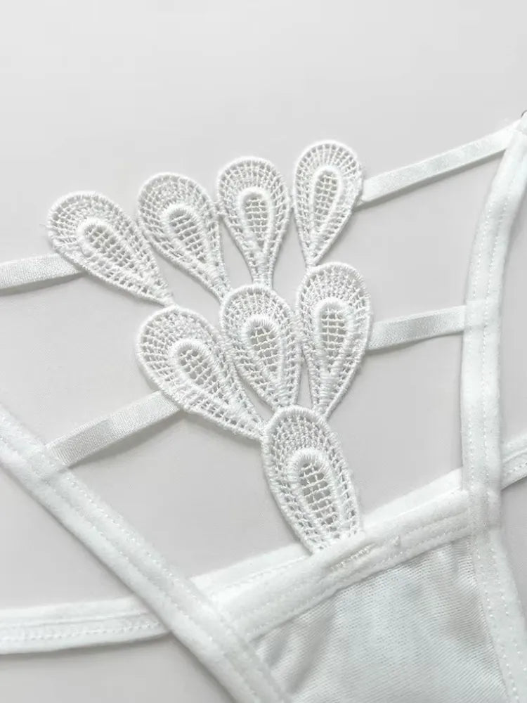 Romy — String dentelle graphique
