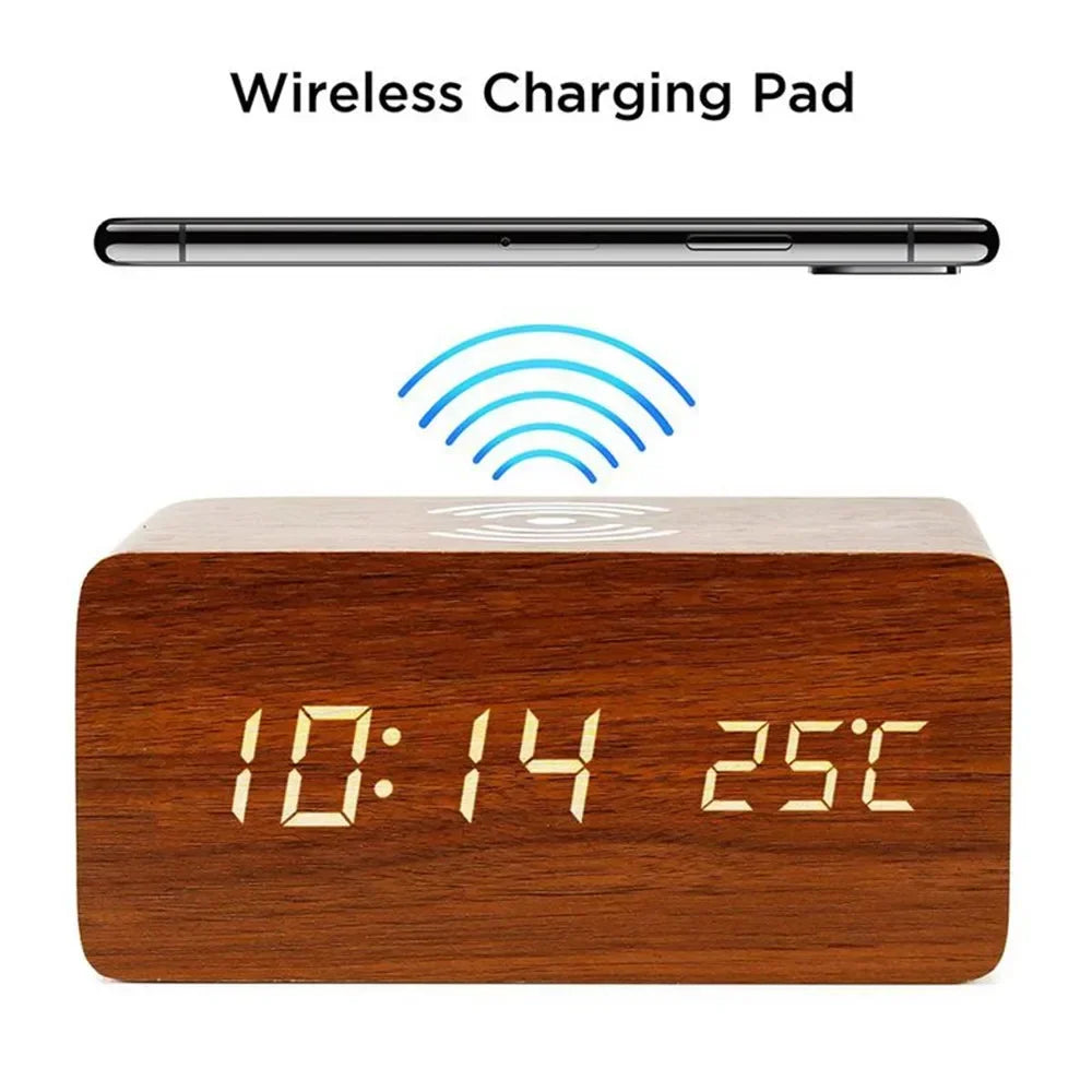 Horloge LED en Bois | Réveil Numérique avec Chargeur Sans Fil Qi | Affichage de Température et Humidité pour un Confort Optimal