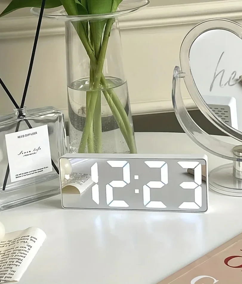 Horloge Murale Numérique LED avec Affichage de Température | Design Élégant pour Bureau et Dortoir