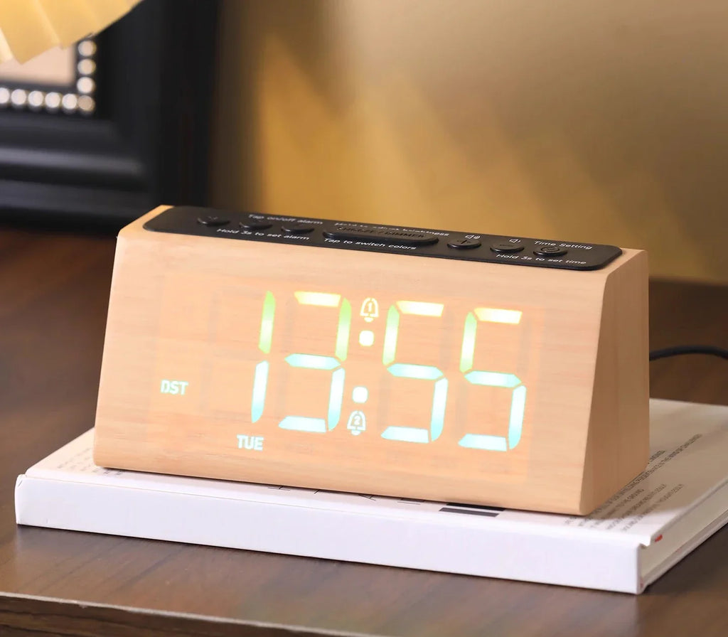 Horloge Rétro en Bois | Réveil Numérique LED avec Affichage Haute Définition | Design Élégant pour Bureau et Décoration