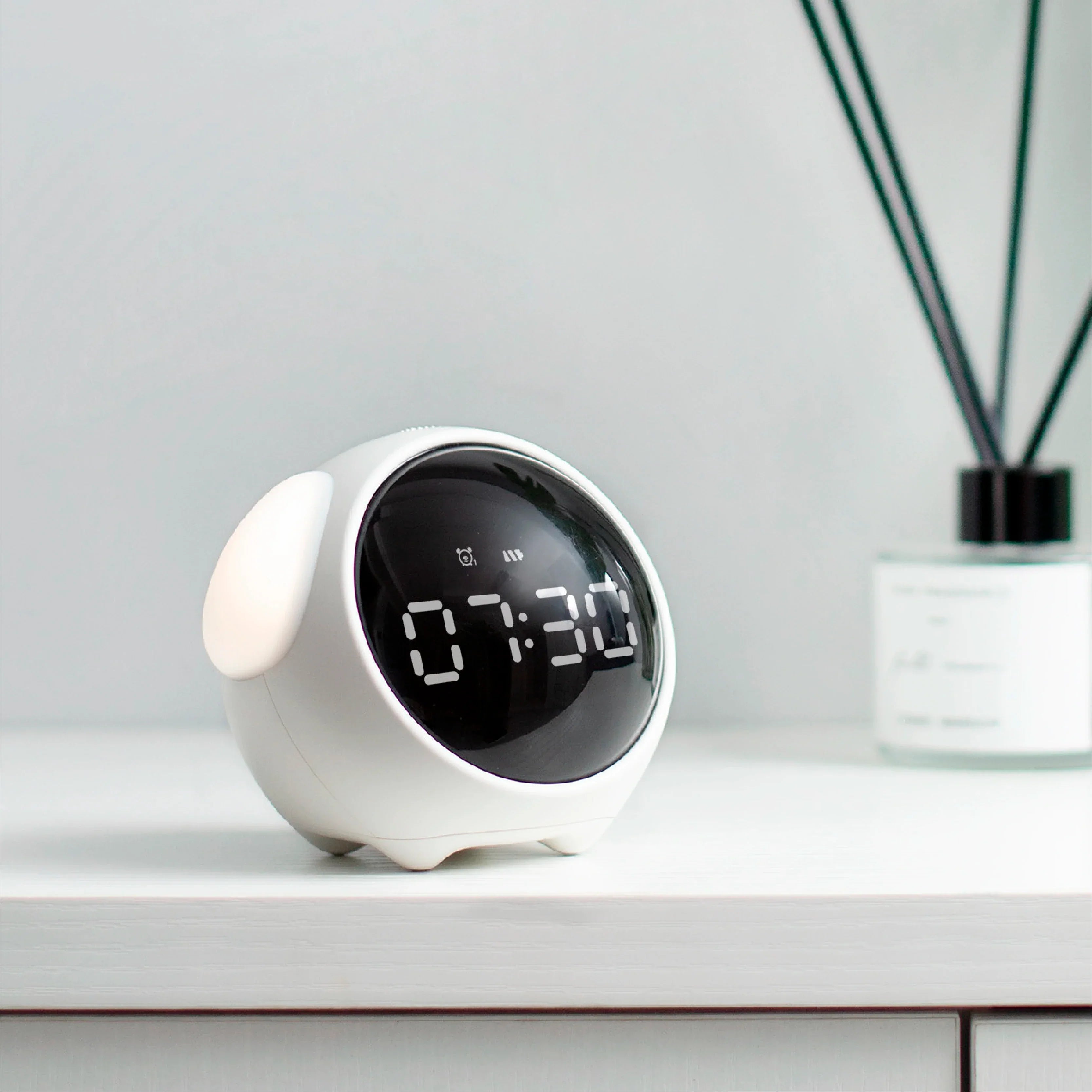 Réveil Numérique Enfant | Horloge LED Intelligente avec Fonction Snooze | Design Mignon pour un Réveil Doux