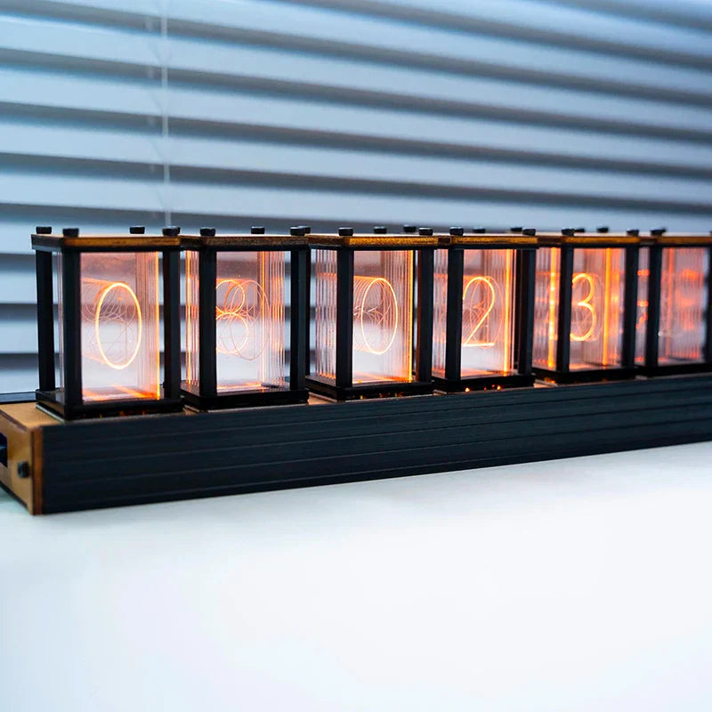 NOVA - Horloge Nixie rétro futuriste