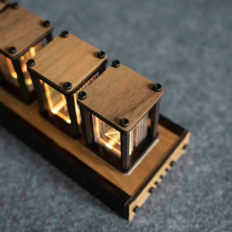 NOVA - Horloge Nixie rétro futuriste