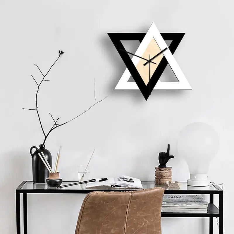 Horloge murale Triangle noir et blanc