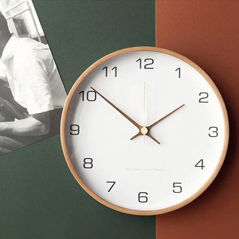 Horloge Murale Nordique en Bois Massif